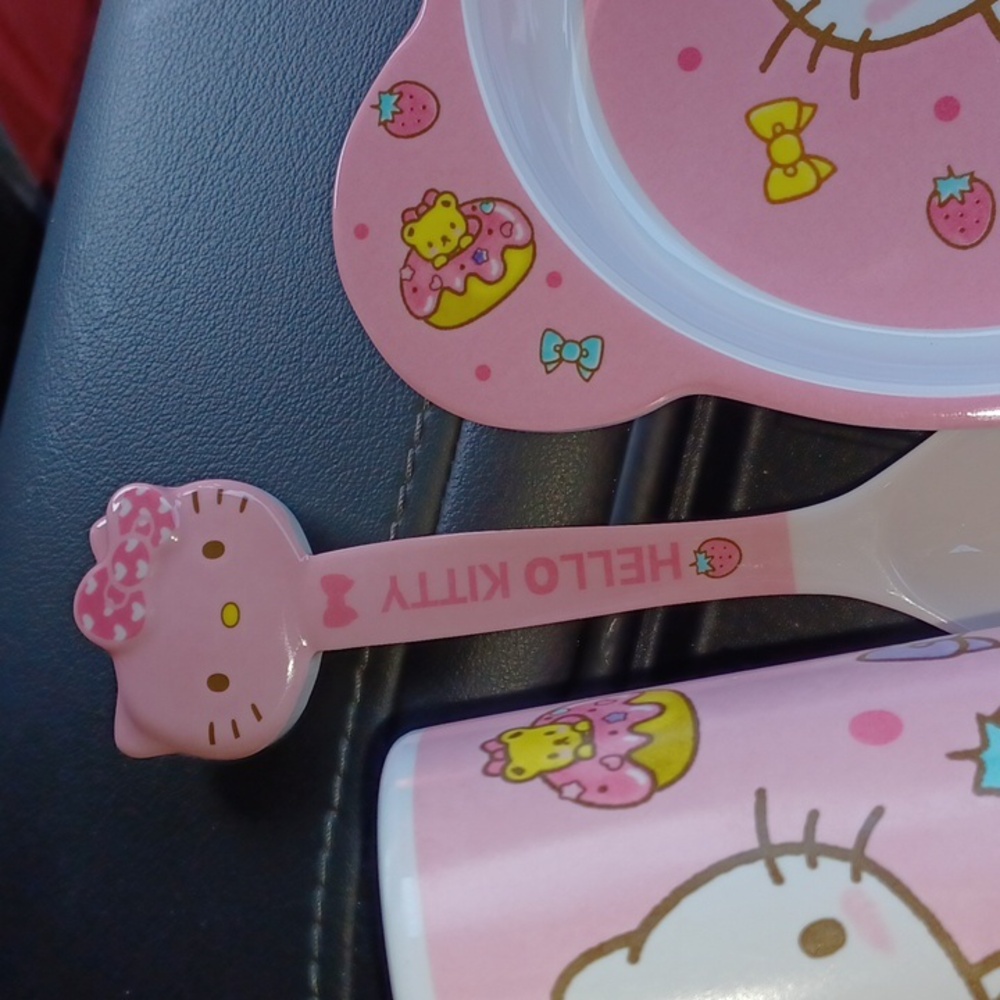 Hello Kitty Dinner Set For One - Picture 5 of 9